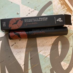 Younique lip plumper